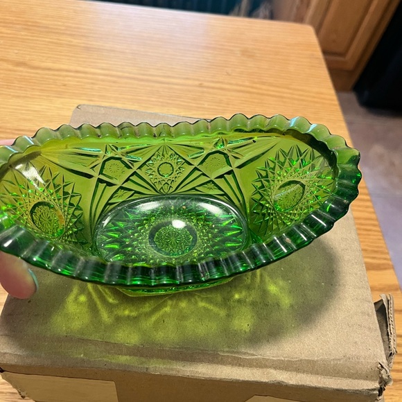 Vintage L.E. Smith Emerald Green Cut Glass Oval Candy Bowl Star Pattern - Picture 4 of 6